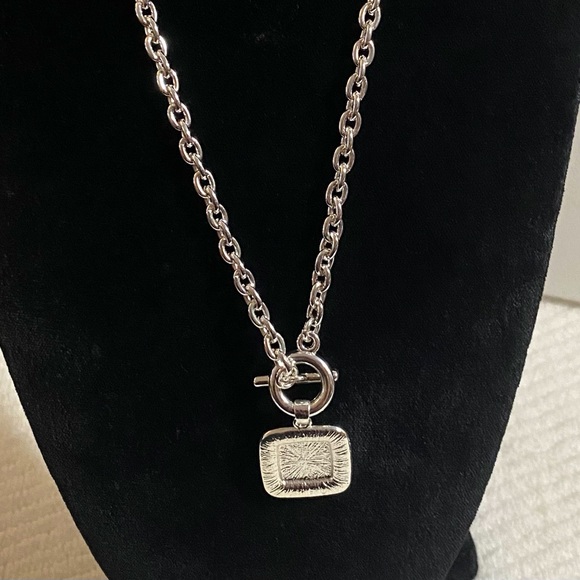 Betty Boop Toggle Necklace - Picture 4 of 8